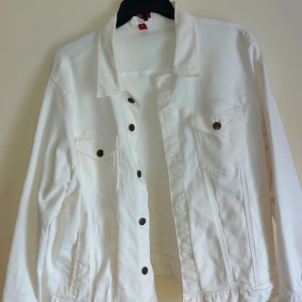 AMAYA DENIM JACKET UNISEX  ,SIZE 2 XL WHITE